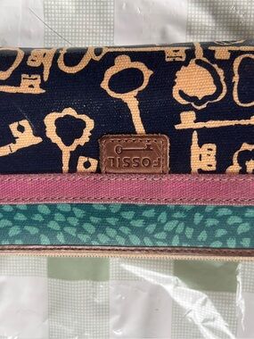 Fossil Key-Per Wallet Teal Purple Blue & Tan with attached Key Pull Multi Color